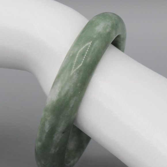 Green jade bangle bracelet natural stone - Picture 7 of 8